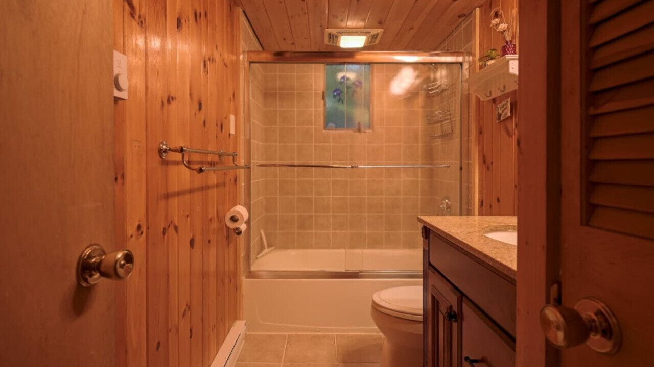 Photo of Bathroom in Jay
