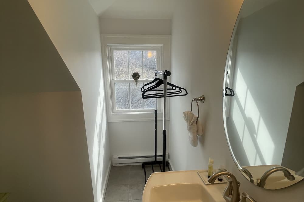 Photo of Bathroom in South Kortright