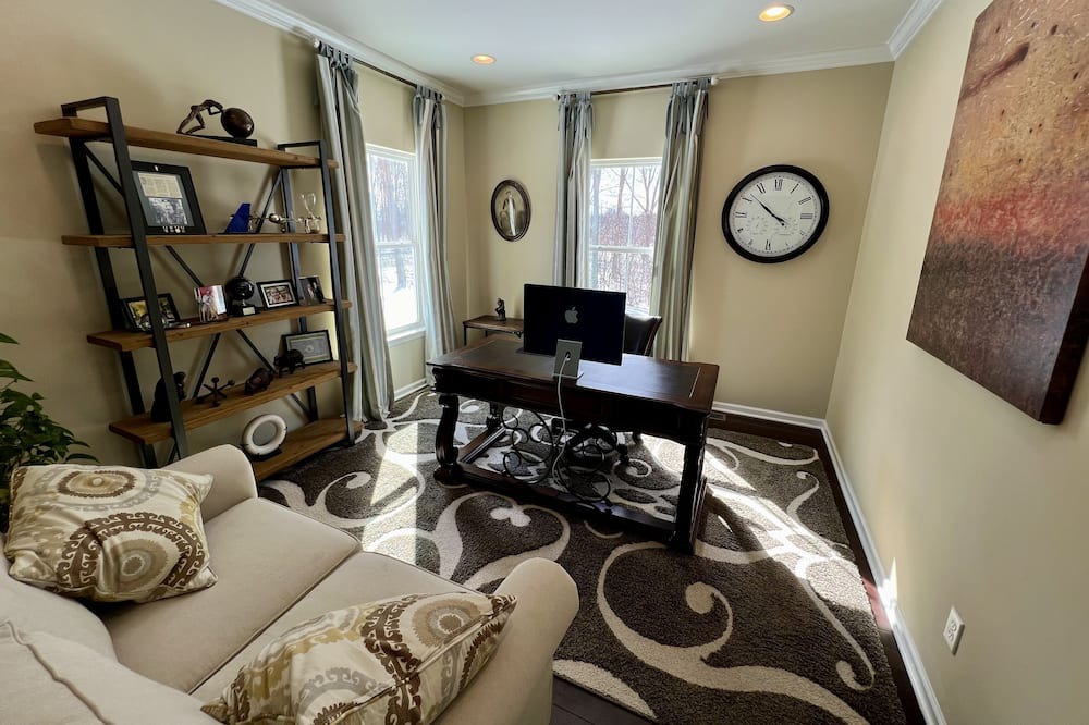 Photo of Livingroom in Orchard Park