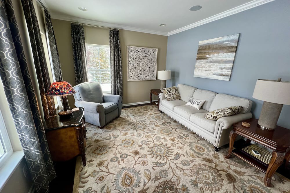 Photo of Livingroom in Orchard Park