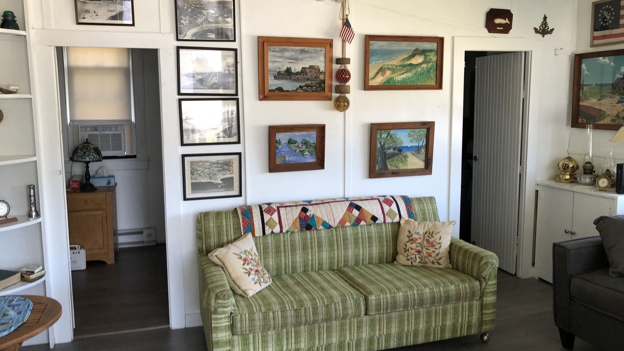 Photo of Livingroom in Westbrook Center