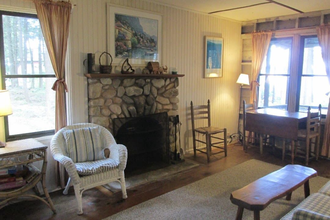 Photo of Livingroom in Sunapee