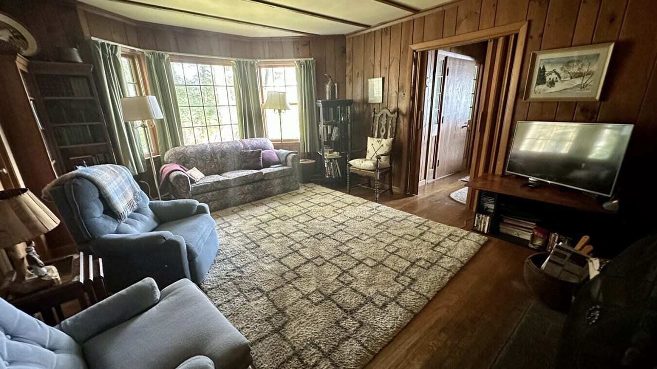 Photo of Livingroom in Sunapee