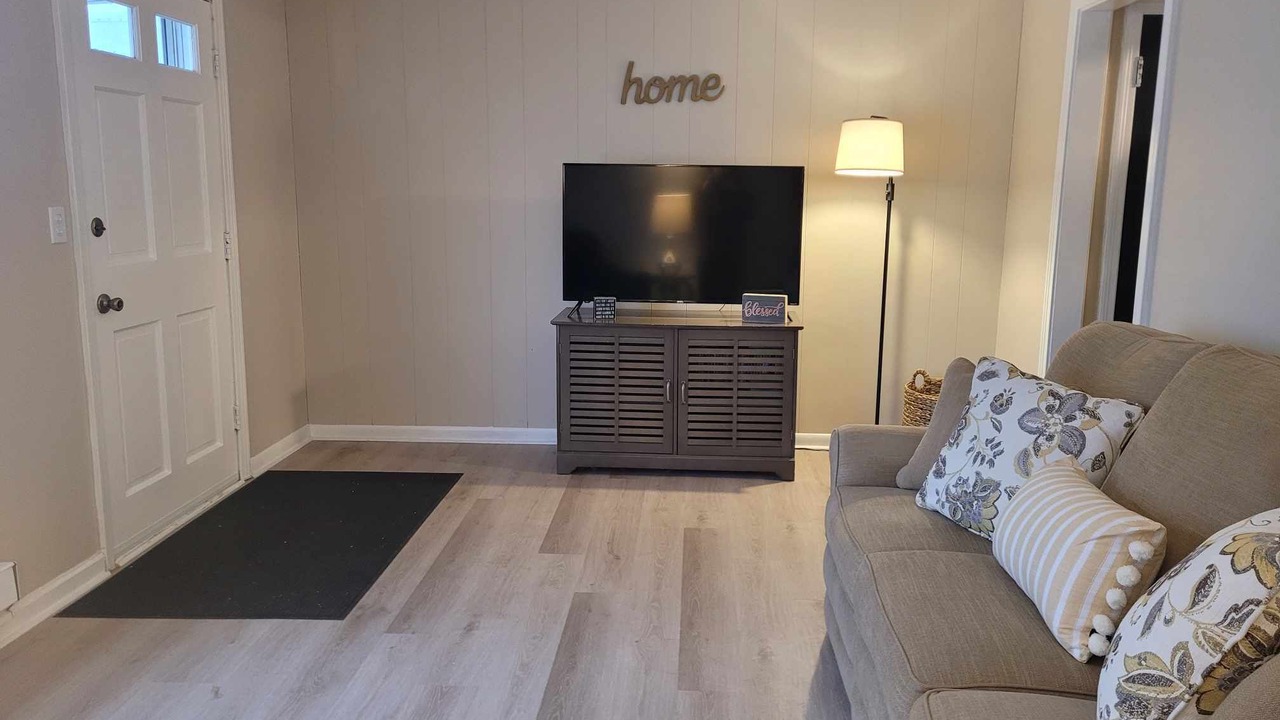 Photo of Livingroom in Lindbergh Lawns