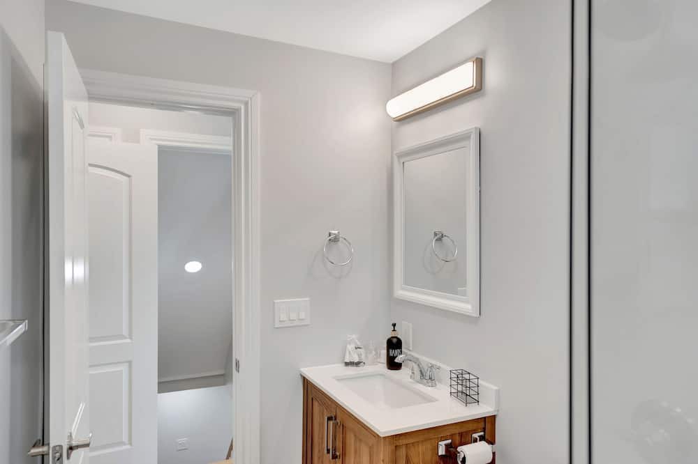 Photo of Bathroom in Uniondale