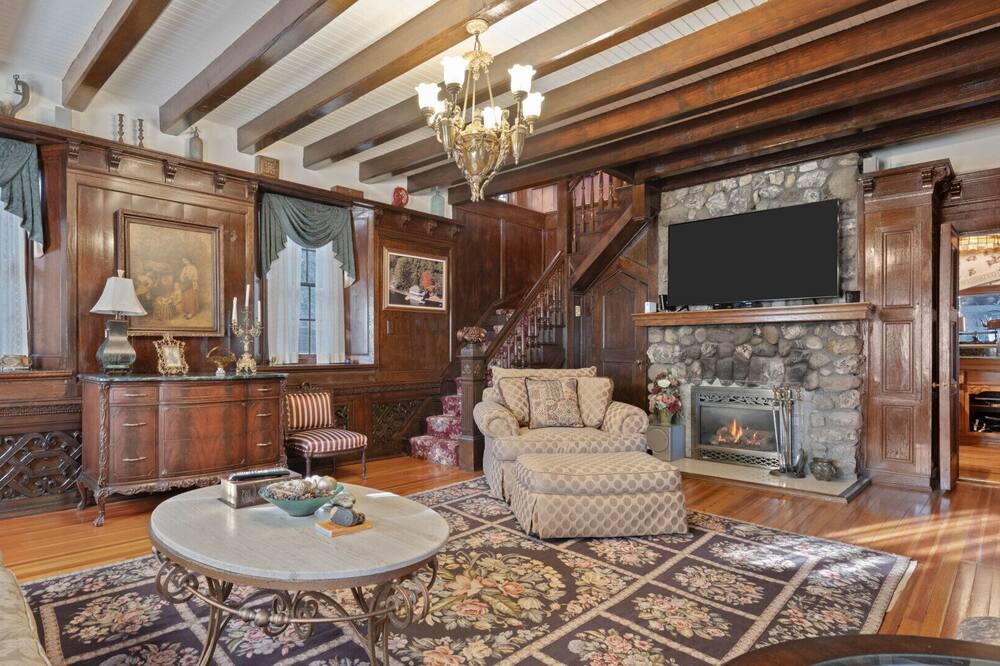 Photo of Livingroom in Highland
