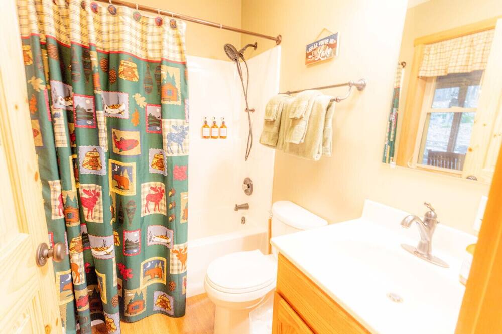 Photo of Bathroom in Alpine Lake