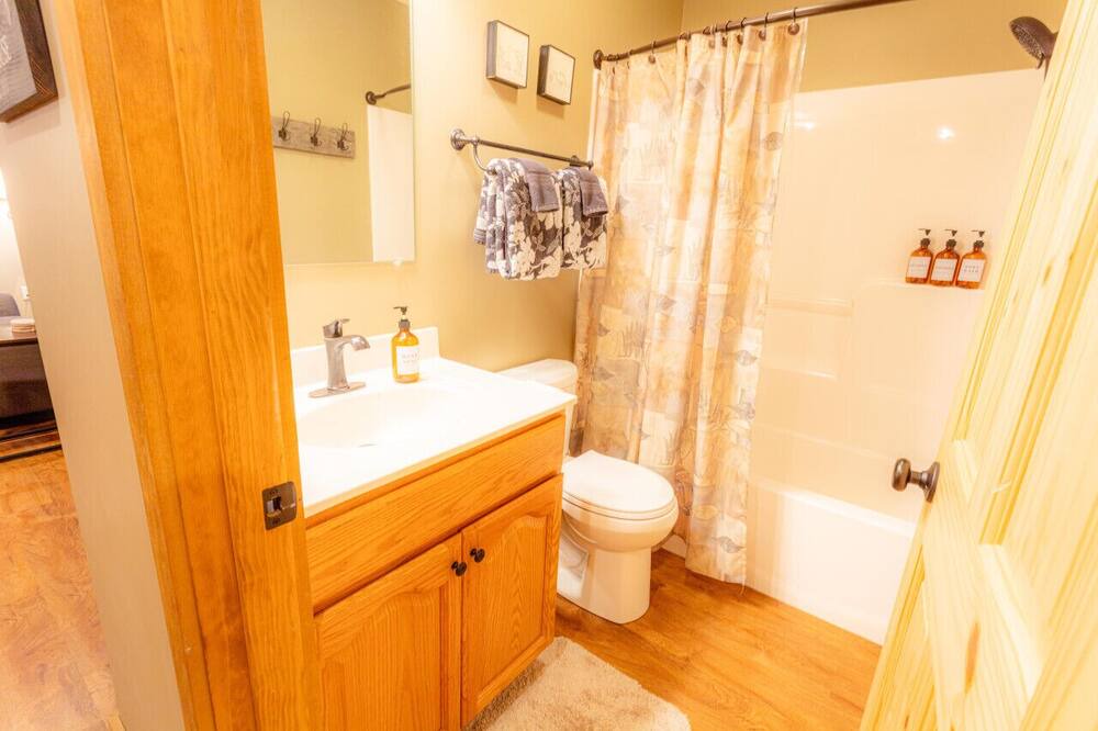 Photo of Bathroom in Alpine Lake