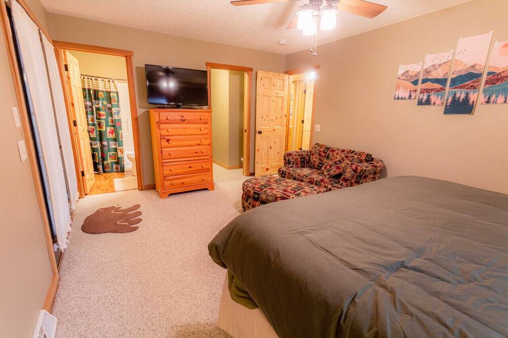 Photo of Bathroom in Alpine Lake