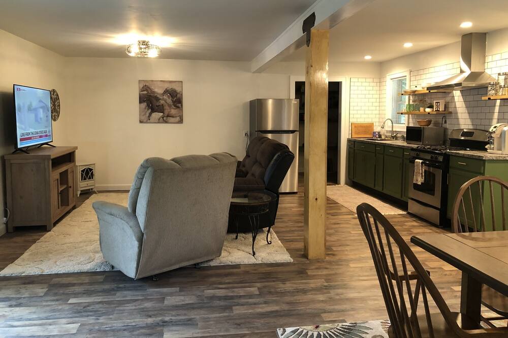 Photo of Livingroom in Ticonderoga