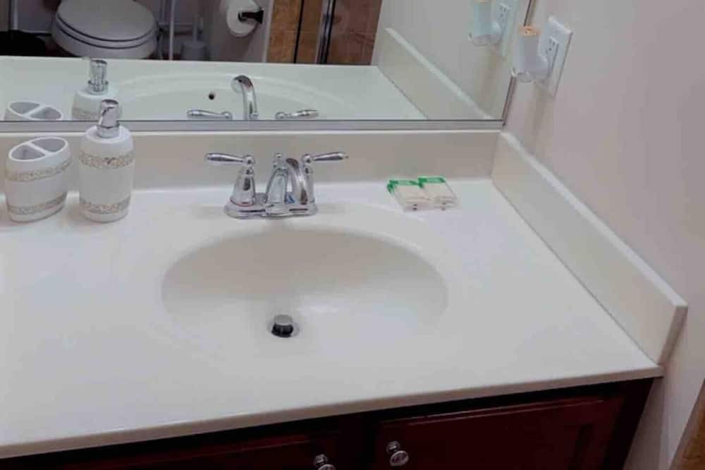 Photo of Bathroom in Largo