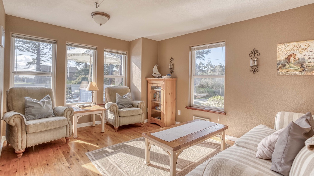 Photo of Livingroom in Downtown Cannon Beach