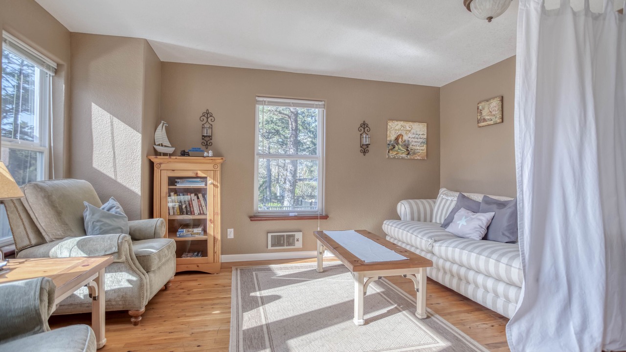 Photo of Livingroom in Downtown Cannon Beach