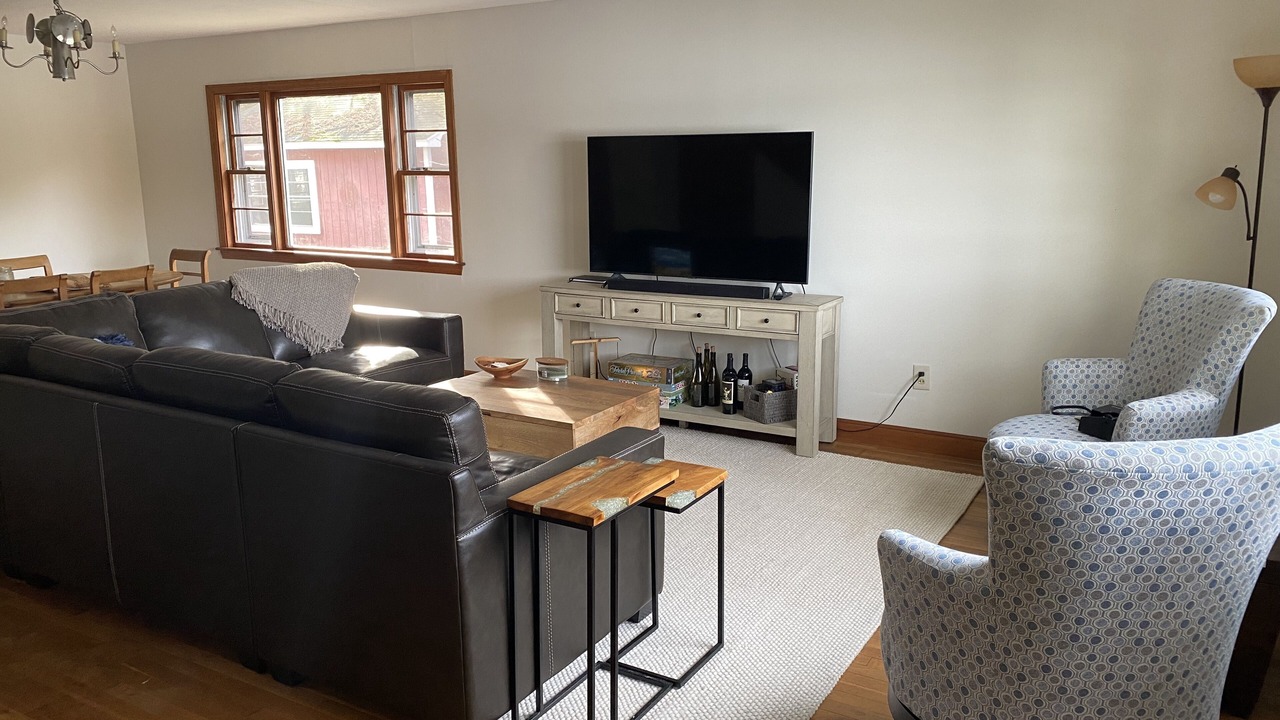 Photo of Livingroom in Sunapee