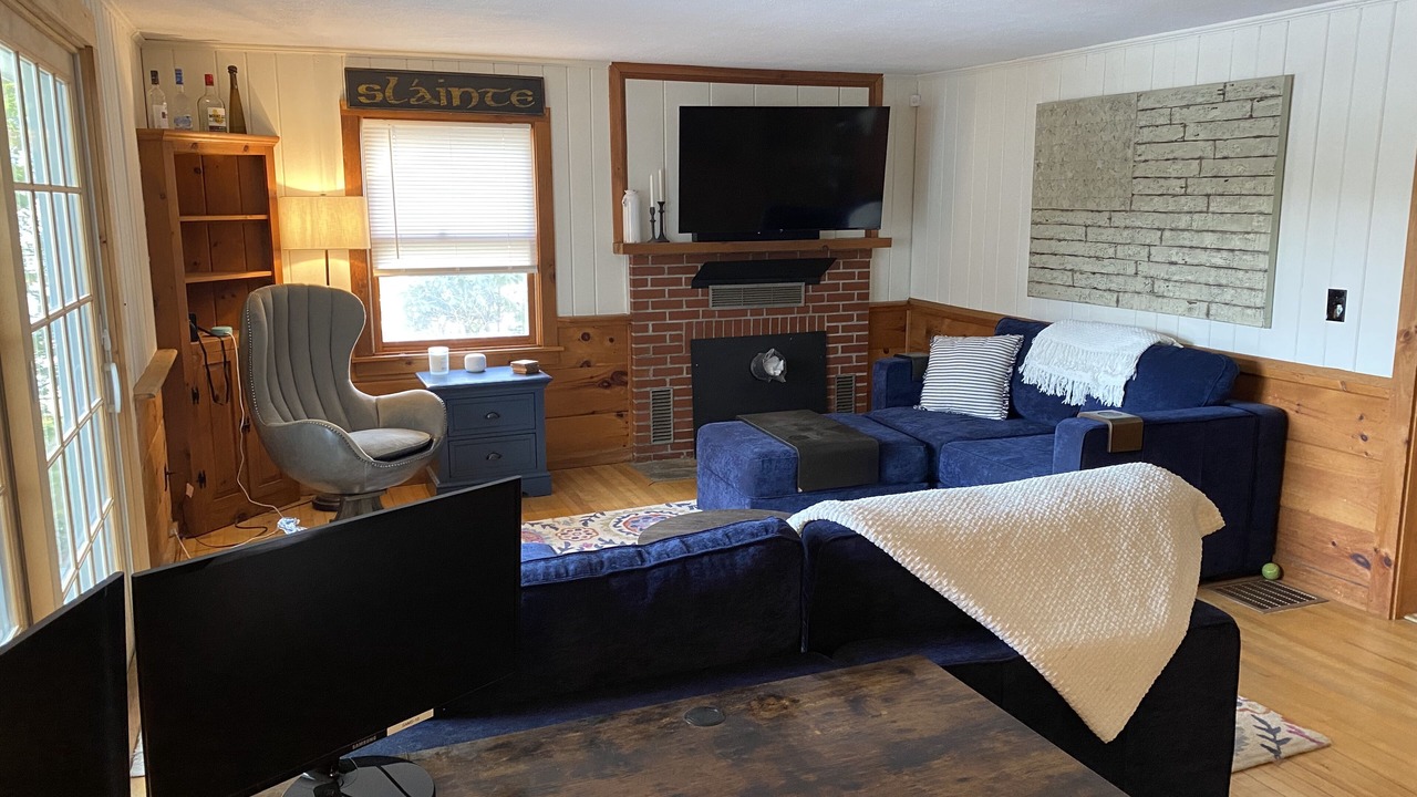 Photo of Livingroom in Sunapee
