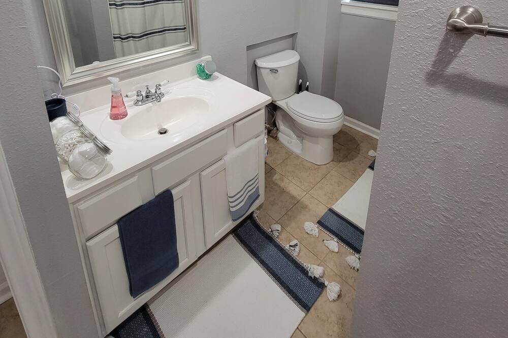 Photo of Bathroom in Alvin
