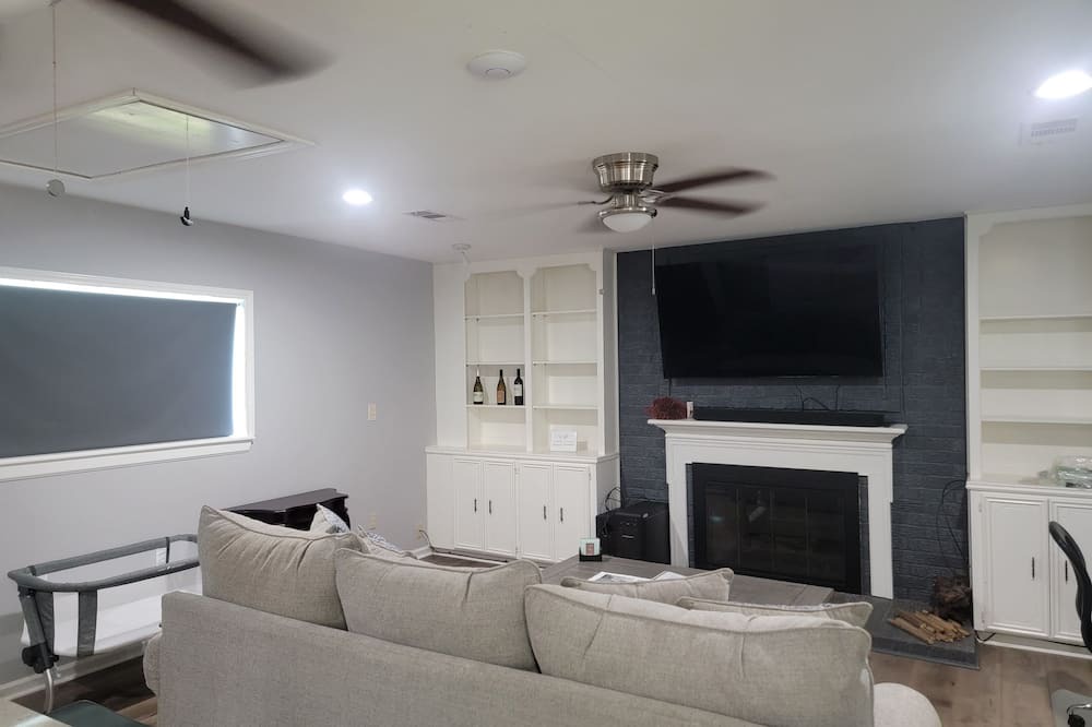 Photo of Livingroom in Alvin