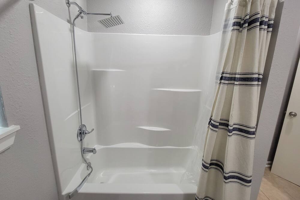 Photo of Bathroom in Alvin