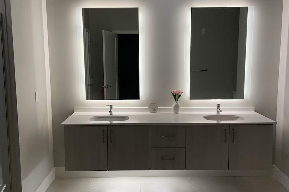 Photo of Bathroom in White Plains