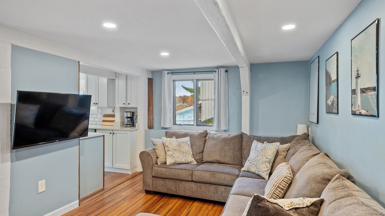 Photo of Livingroom in Goffstown