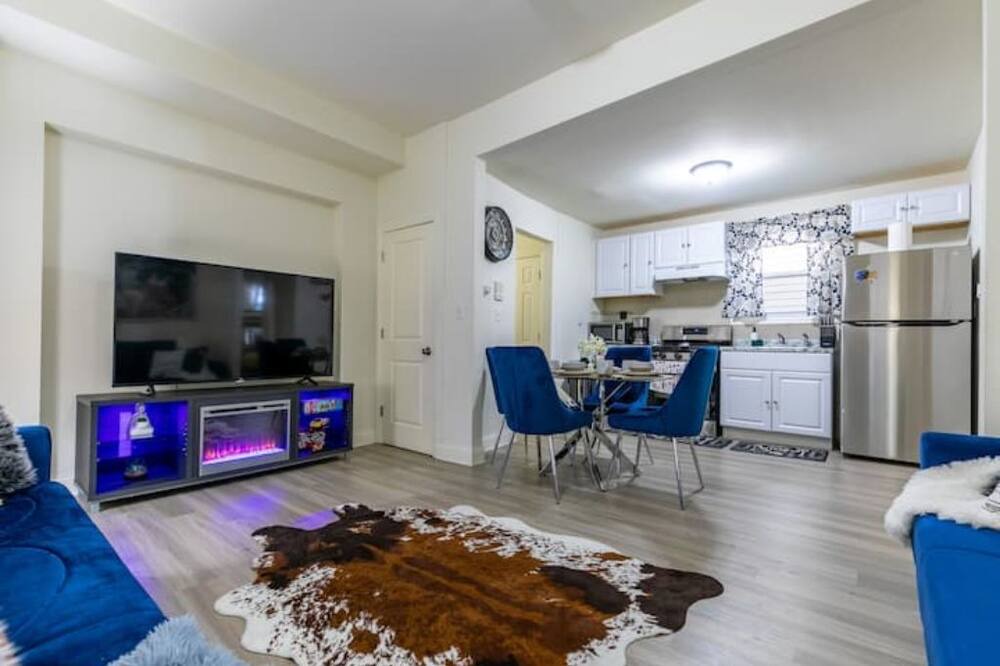 Photo of Livingroom in West New York