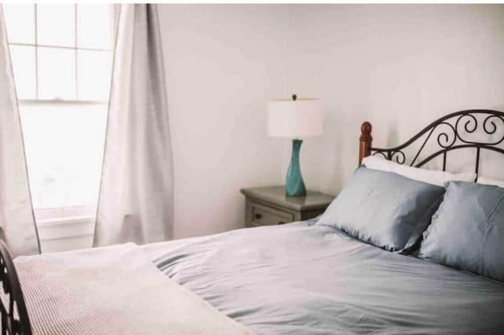 Photo of Bedroom in Elyria