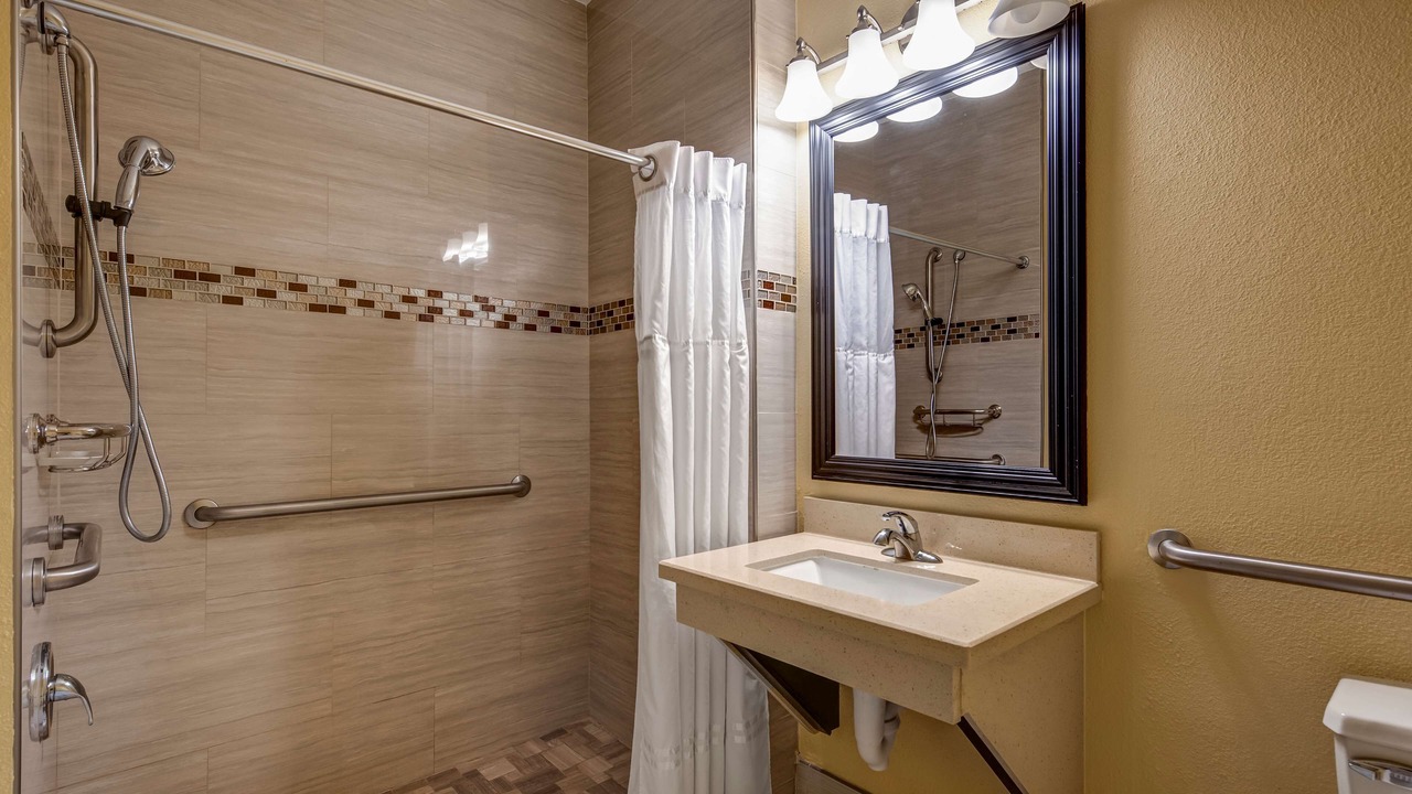 Photo of Bathroom in Alvin