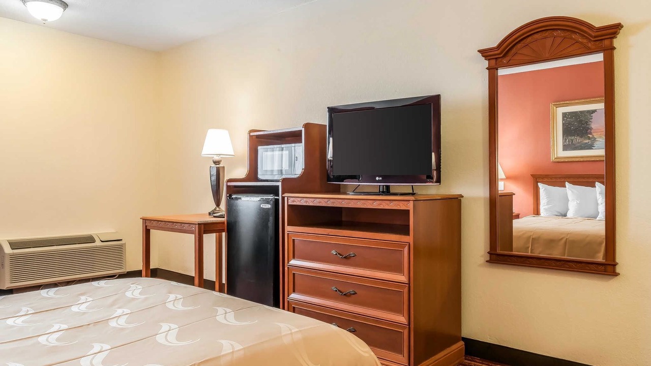 Photo of Bedroom in Gallipolis Ferry