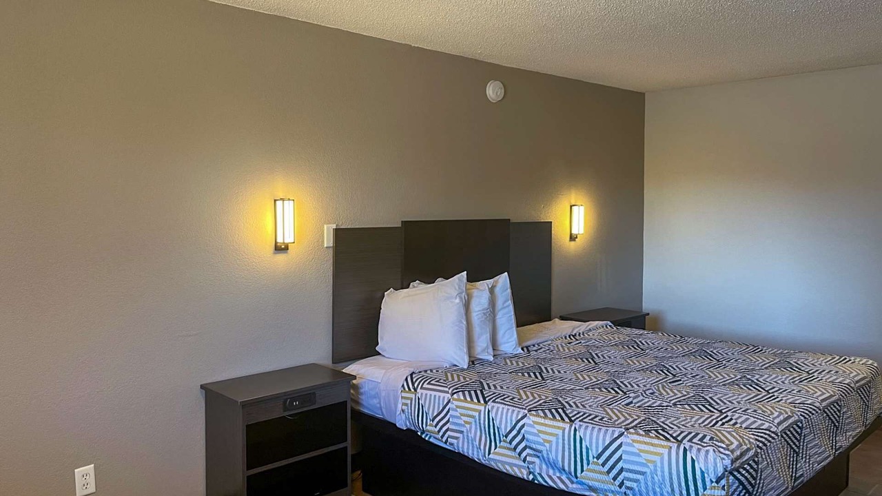 Photo of Bedroom in Hurricane