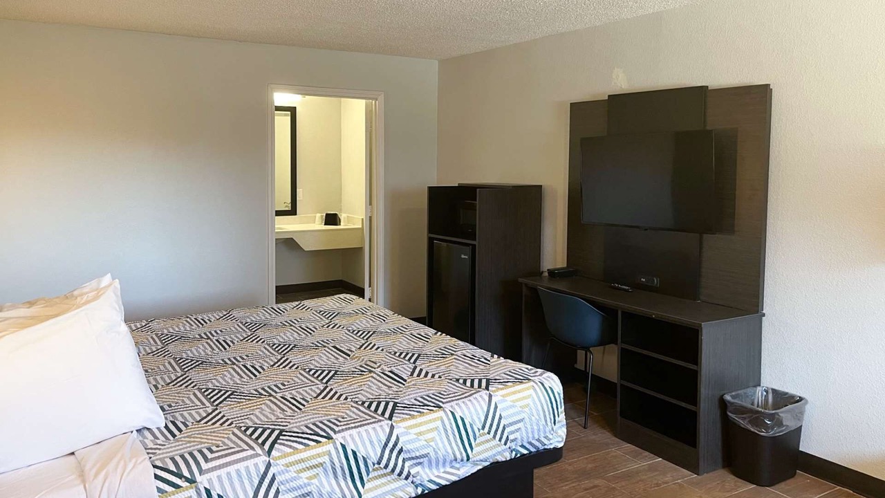 Photo of Bedroom in Hurricane