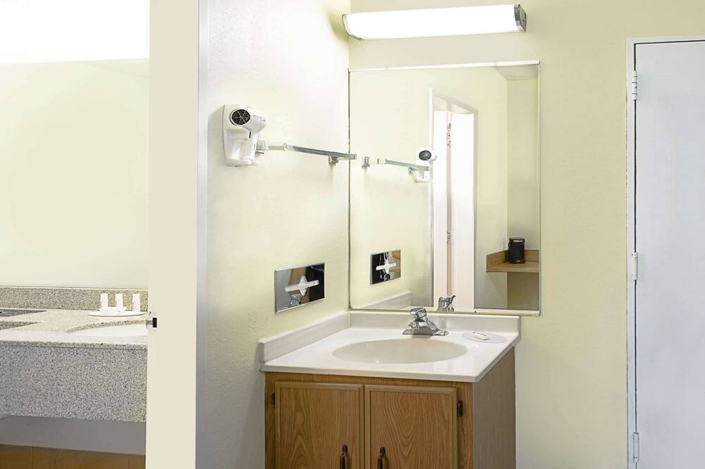 Photo of Bathroom in Newburgh