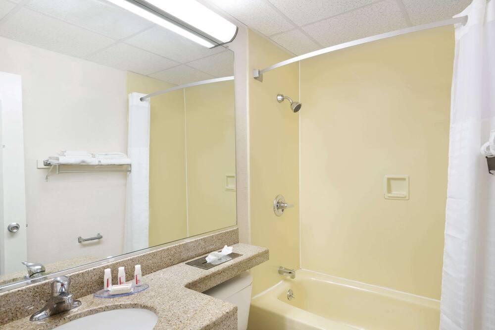 Photo of Bathroom in Newburgh