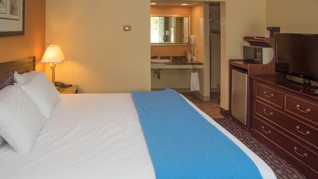 Photo of Bedroom in Lyndon Center