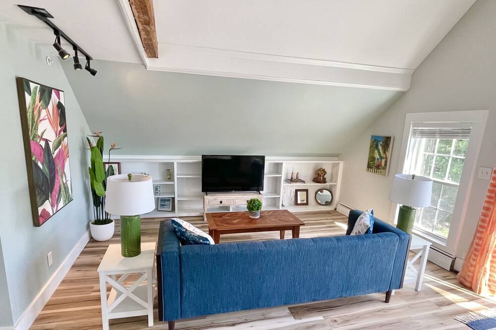 Photo of Livingroom in Hampton