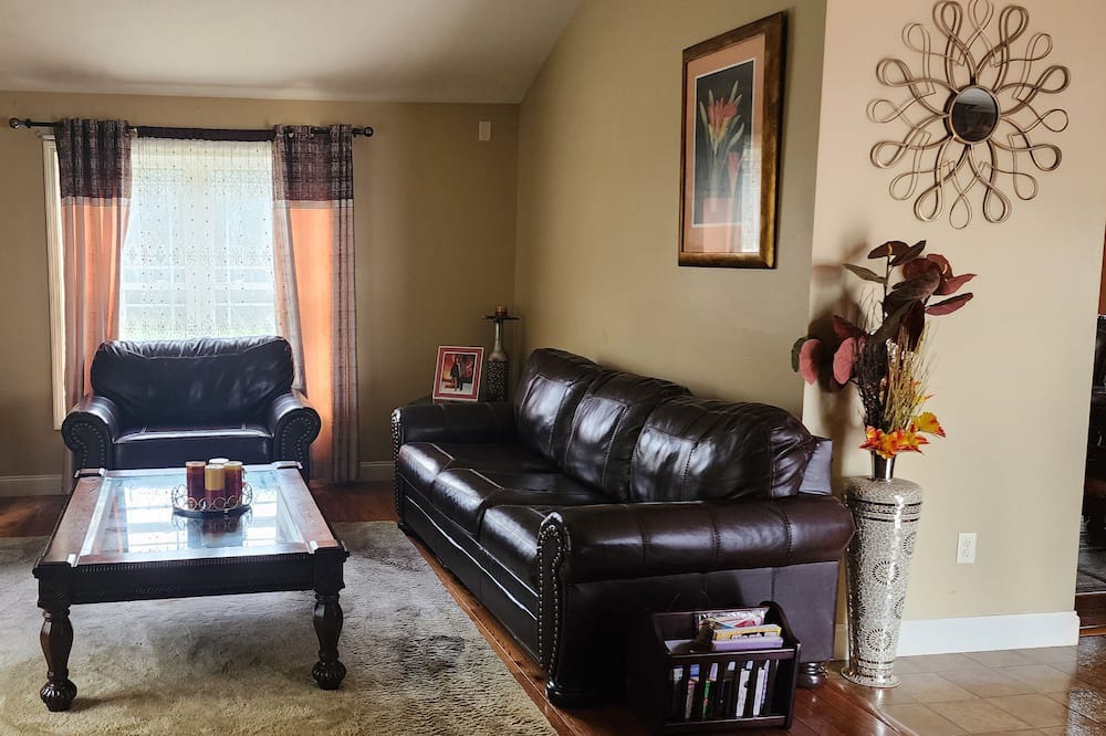 Photo of Livingroom in Fitchburg