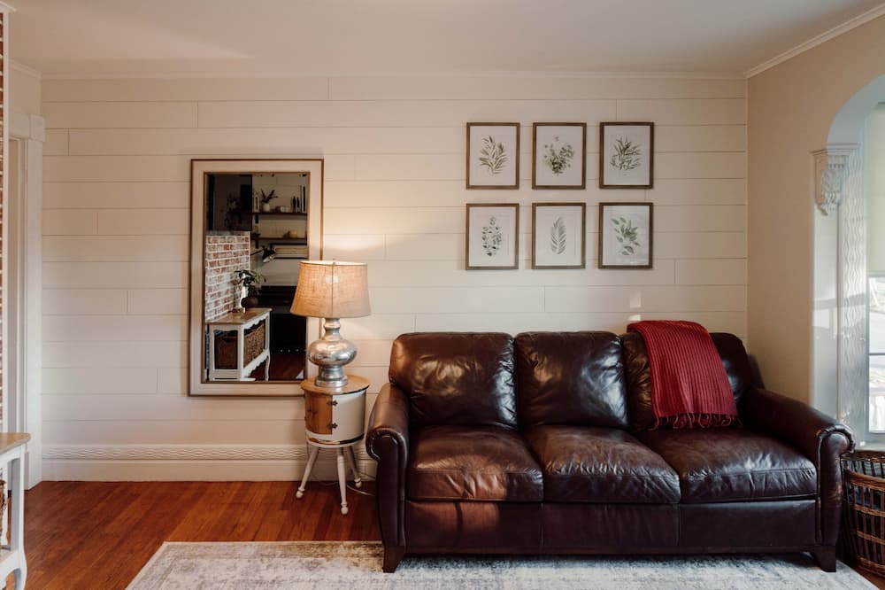 Photo of Livingroom in Greenfield