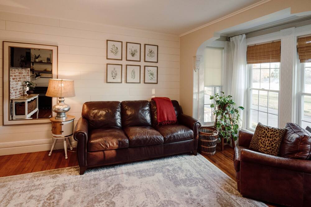 Photo of Livingroom in Greenfield