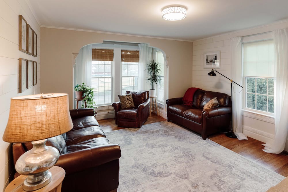 Photo of Livingroom in Greenfield