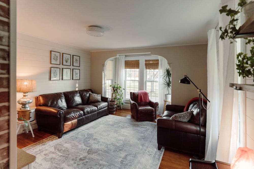 Photo of Livingroom in Greenfield