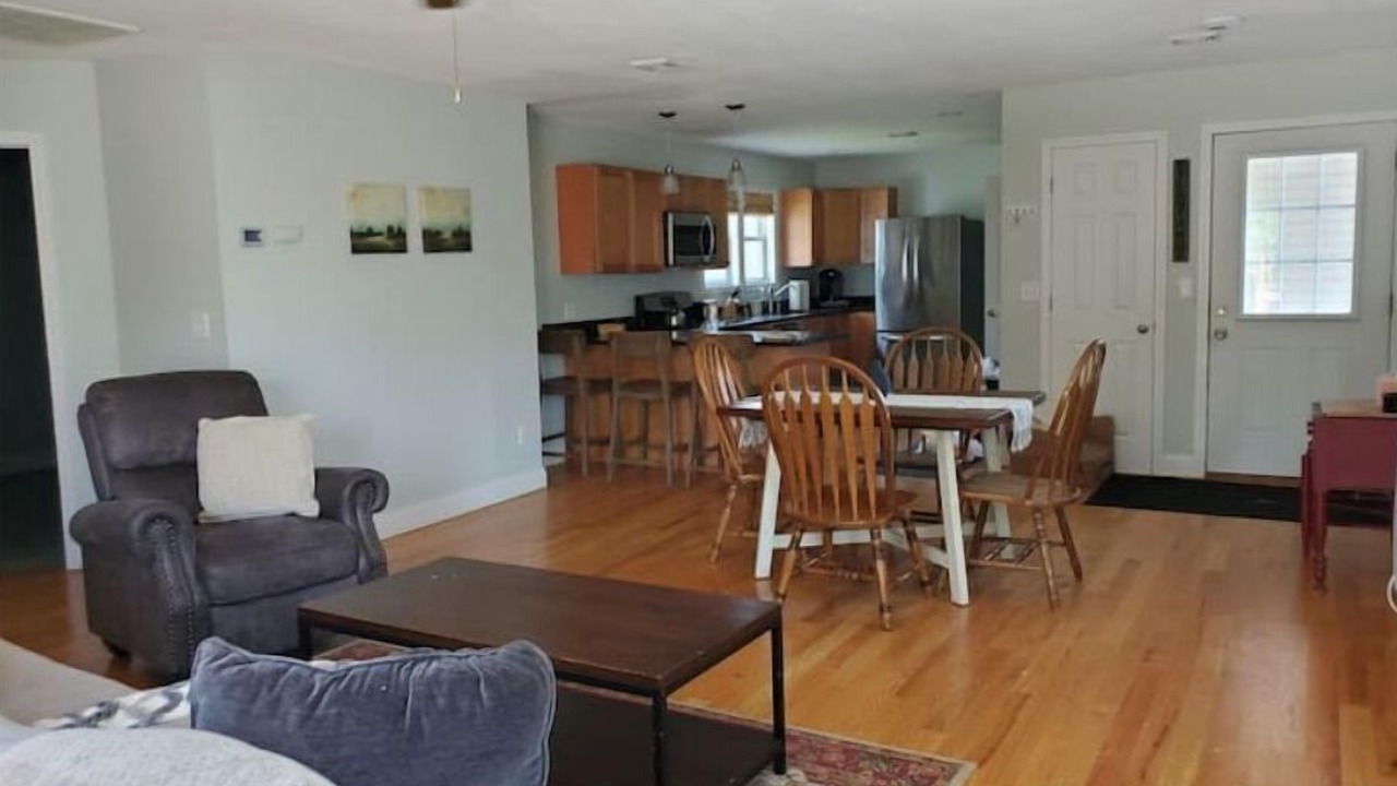 Photo of Livingroom in Town of Hastings