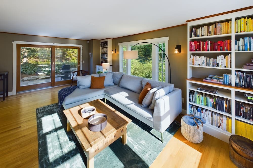 Photo of Livingroom in Underhill