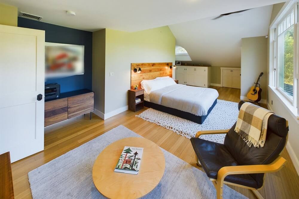 Photo of Bedroom in Underhill