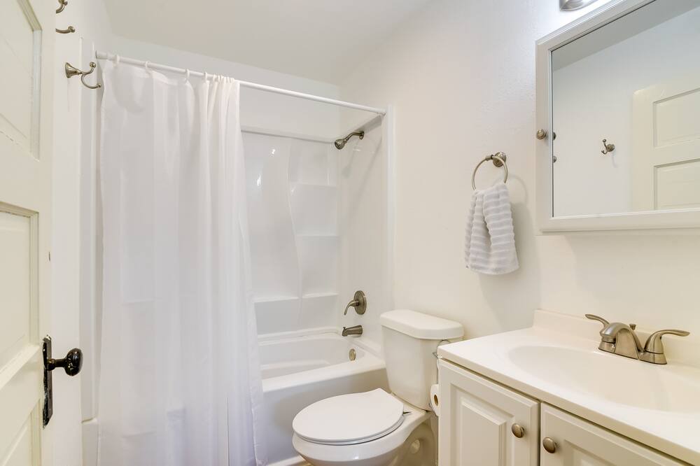 Photo of Bathroom in Alvin