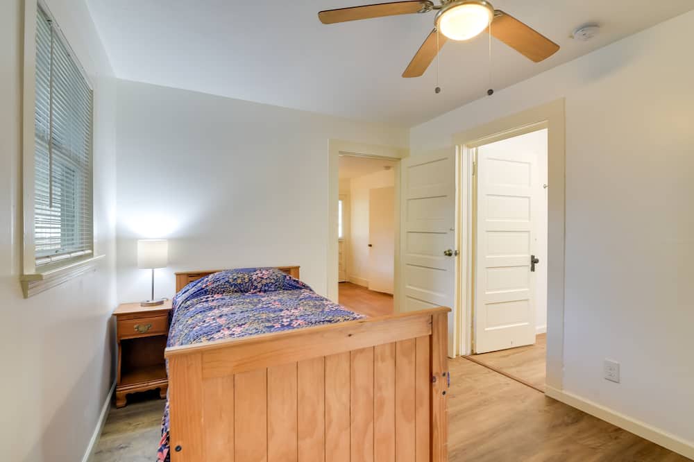 Photo of Bedroom in Alvin