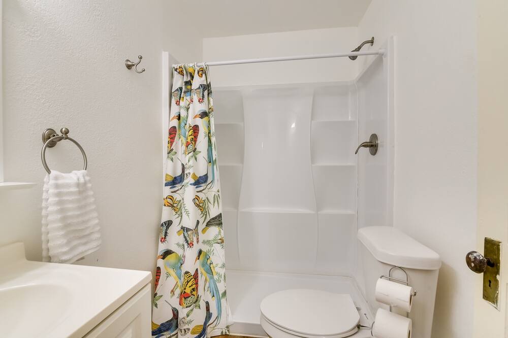 Photo of Bathroom in Alvin