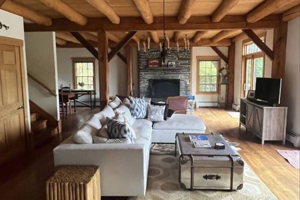 Photo of Livingroom in Charlemont