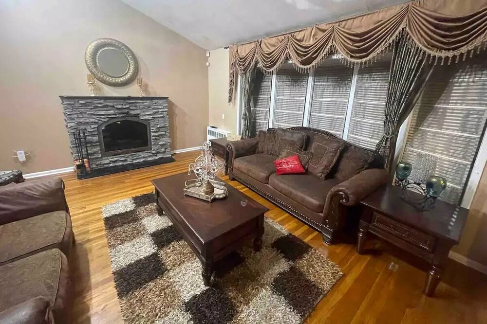 Photo of Livingroom in Syosset
