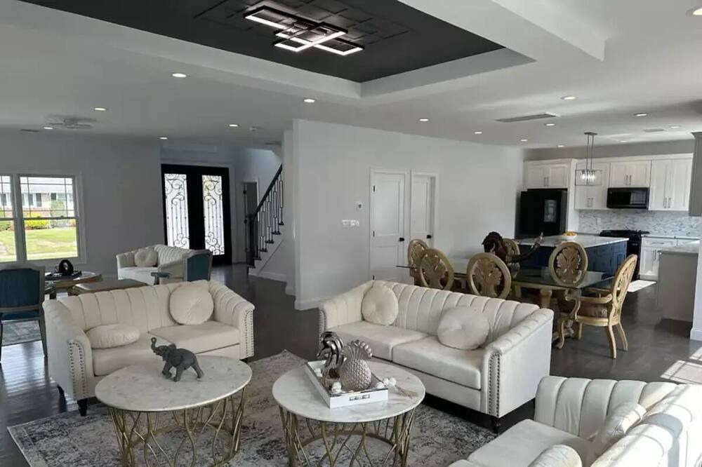 Photo of Livingroom in Bethpage