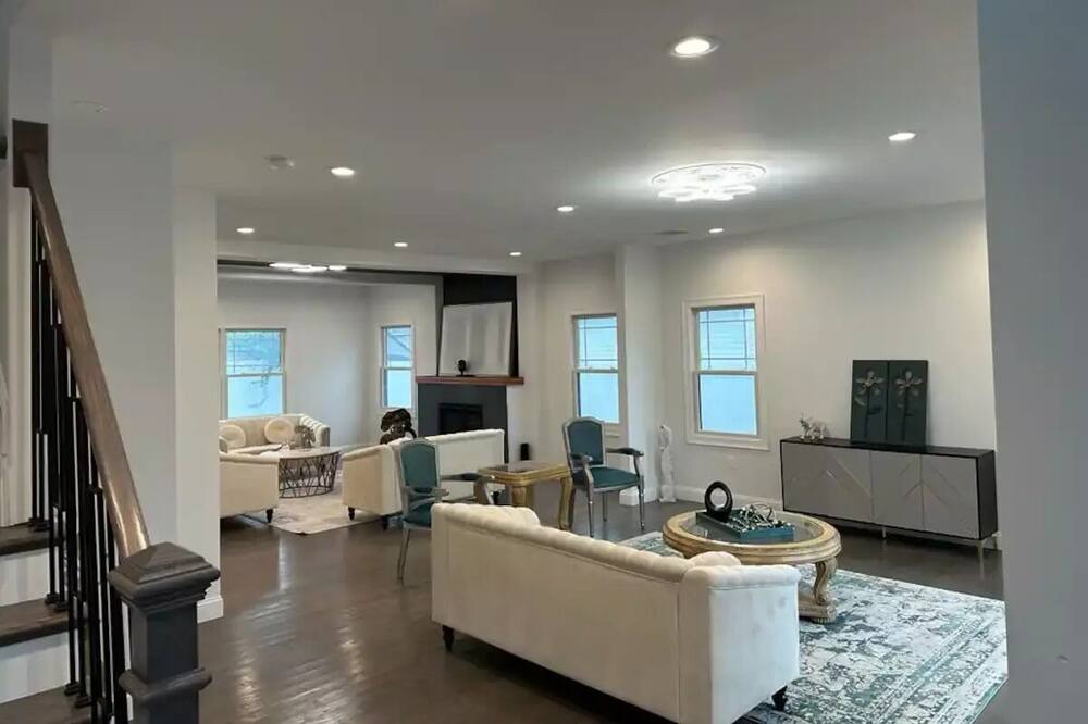 Photo of Livingroom in Bethpage