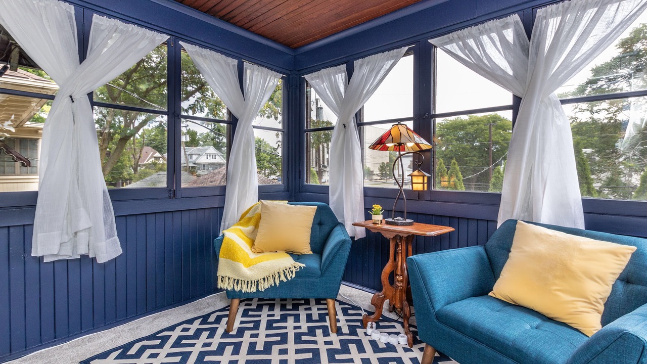 Photo of Livingroom in Downtown Niagara Falls